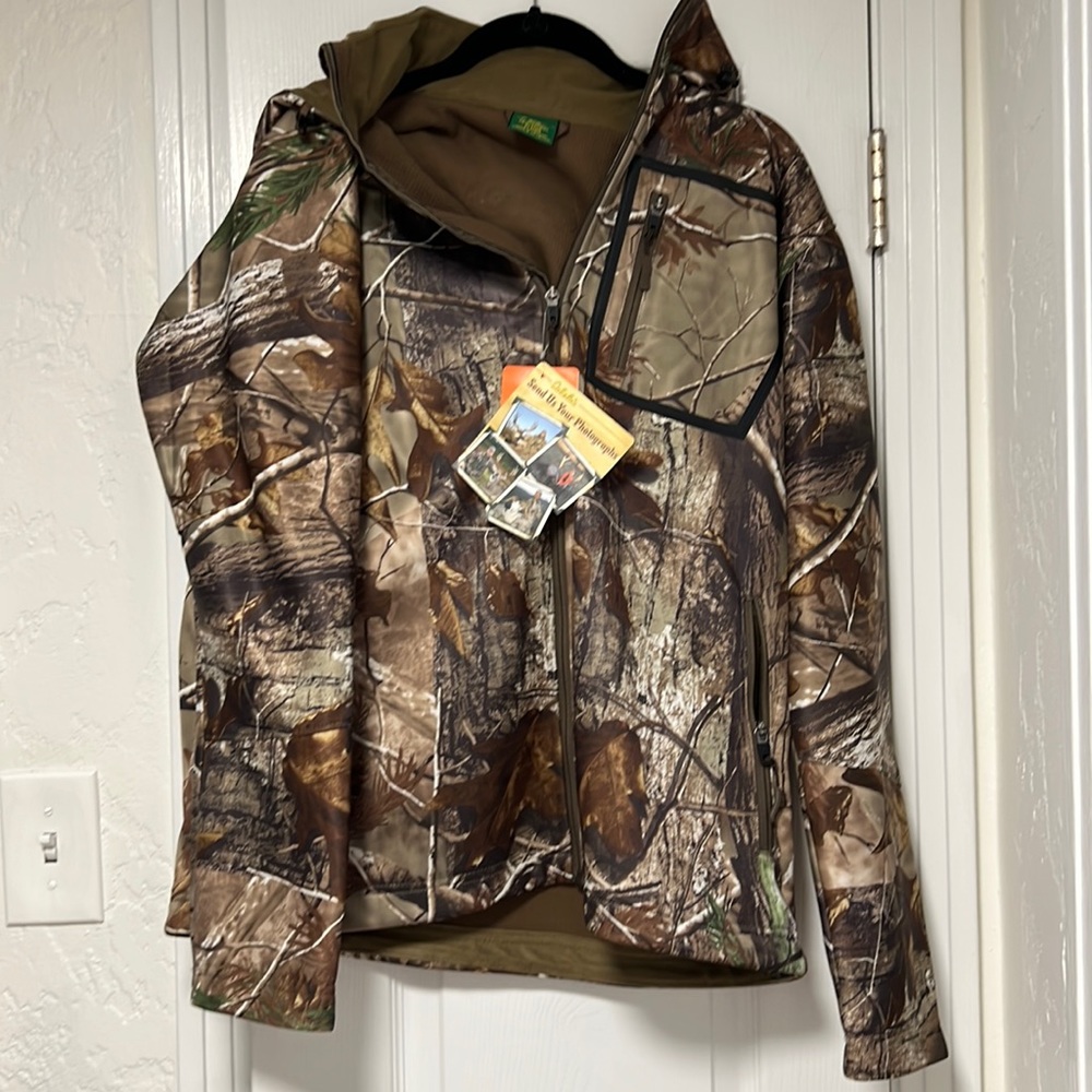 NWT! Cabela’s camouflaged look out waterproof fleece size m